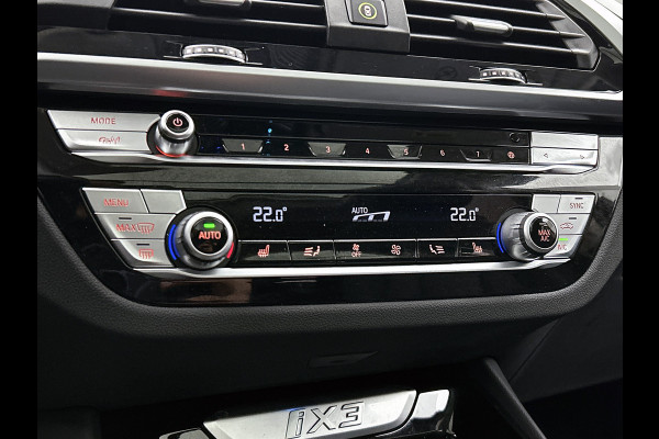 BMW iX3 Executive 80 kWh SOH 99,6% / Panoramadak / Leder / Stoelverwarming / Pdc.+Camera / Navigatie / Apk 10-2027