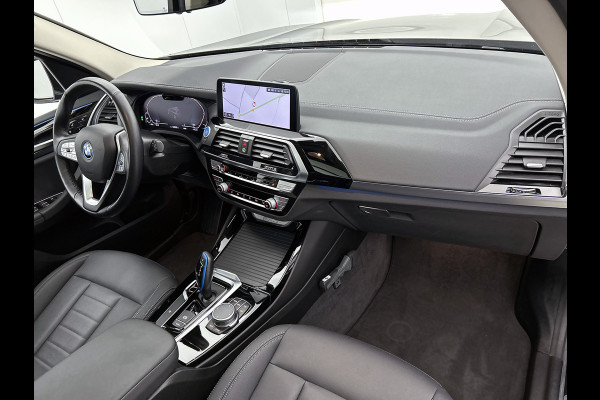 BMW iX3 Executive 80 kWh SOH 99,6% / Panoramadak / Leder / Stoelverwarming / Pdc.+Camera / Navigatie / Apk 10-2027