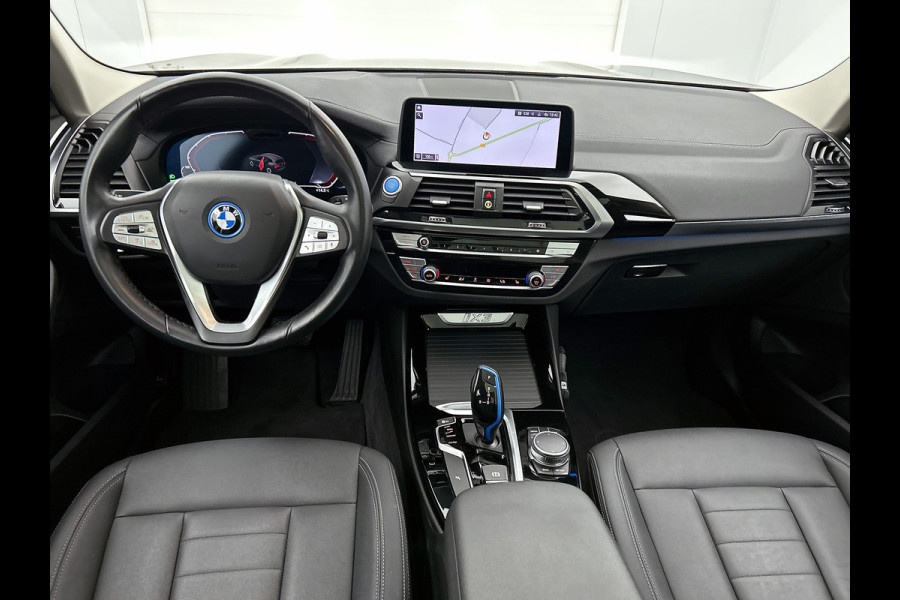 BMW iX3 Executive 80 kWh SOH 99,6% / Panoramadak / Leder / Stoelverwarming / Pdc.+Camera / Navigatie / Apk 10-2027