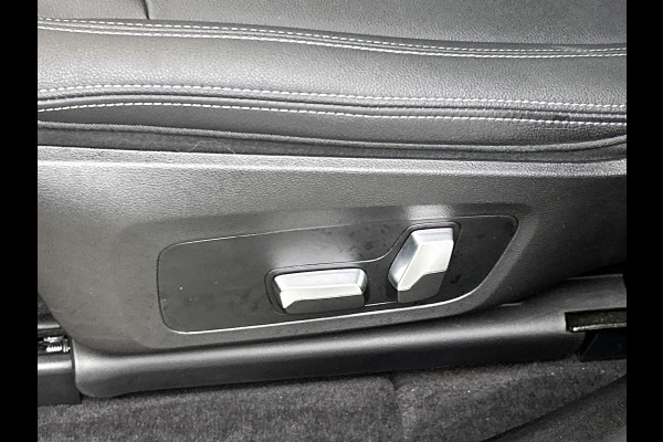 BMW iX3 Executive 80 kWh SOH 99,6% / Panoramadak / Leder / Stoelverwarming / Pdc.+Camera / Navigatie / Apk 10-2027
