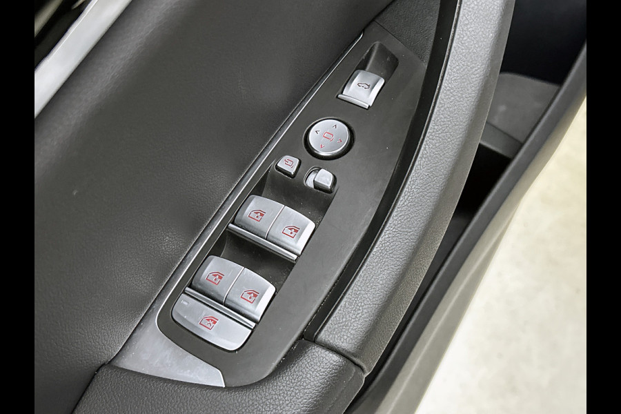 BMW iX3 Executive 80 kWh SOH 99,6% / Panoramadak / Leder / Stoelverwarming / Pdc.+Camera / Navigatie / Apk 10-2027