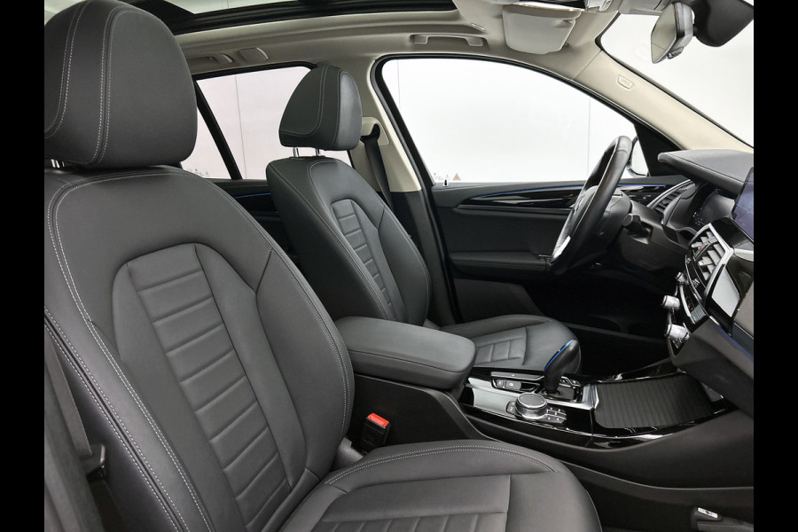 BMW iX3 Executive 80 kWh SOH 99,6% / Panoramadak / Leder / Stoelverwarming / Pdc.+Camera / Navigatie / Apk 10-2027