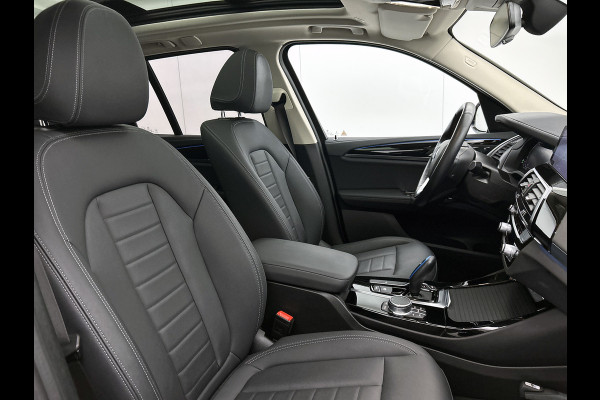 BMW iX3 Executive 80 kWh SOH 99,6% / Panoramadak / Leder / Stoelverwarming / Pdc.+Camera / Navigatie / Apk 10-2027