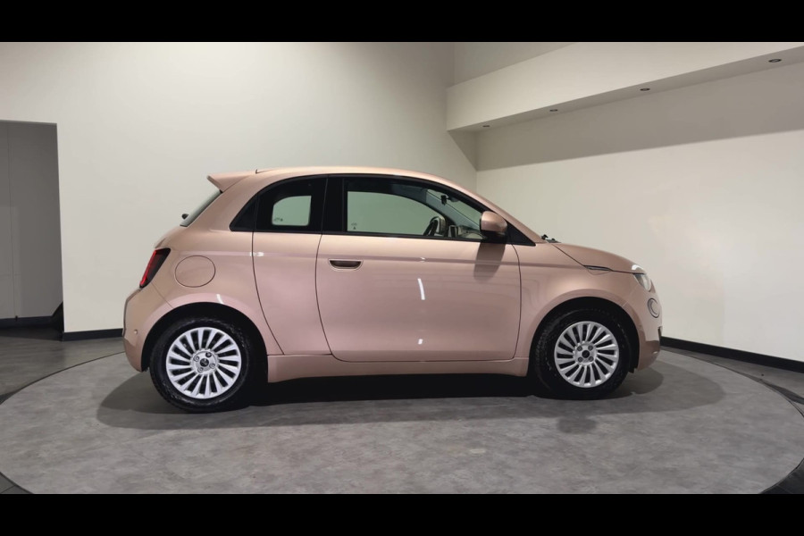 Fiat 500 3+1 42 kWh | Apple CarPlay - Android Auto | Stoelen verwarmd | Dodehoek detectie