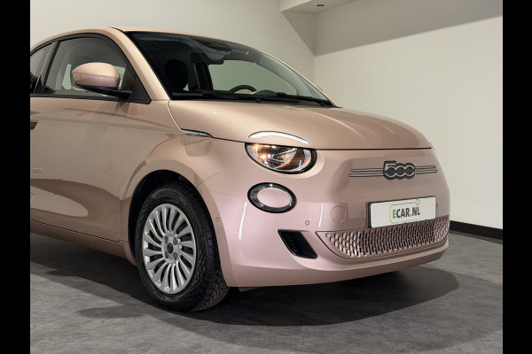 Fiat 500 3+1 42 kWh | Apple CarPlay - Android Auto | Stoelen verwarmd | Dodehoek detectie
