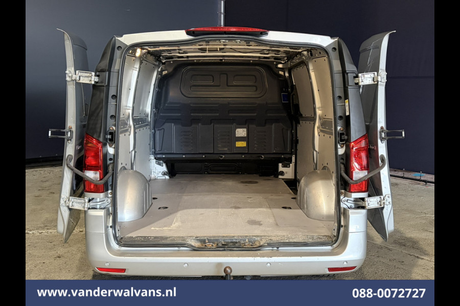 Mercedes-Benz Vito 114 CDI 136pk L2H1 Euro6 Airco | Camera | LED | Trekhaak | Cruisecontrol | Stoelverwarming Parkeersensoren, Bijrijdersbank