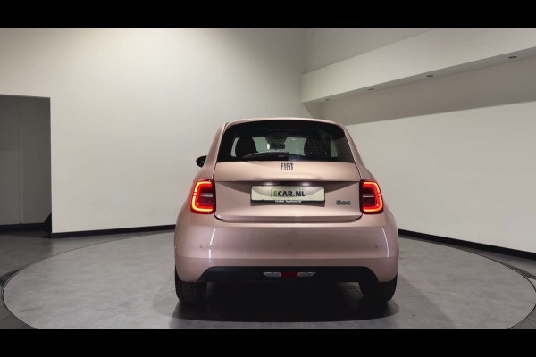 Fiat 500 42 kWh | Apple CarPlay - Android Auto | Stoelen verwarmd | Dodehoek detectie Rijklaar