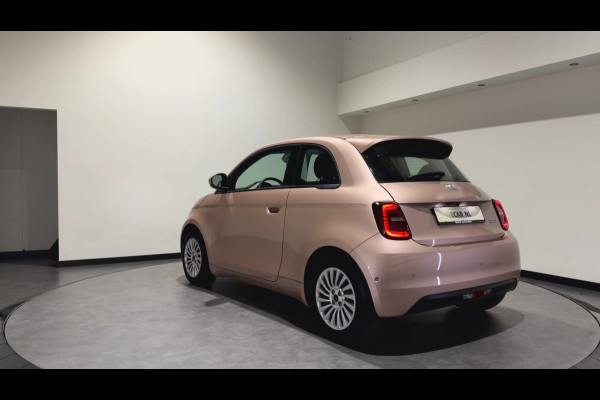Fiat 500 42 kWh | Apple CarPlay - Android Auto | Stoelen verwarmd | Dodehoek detectie Rijklaar