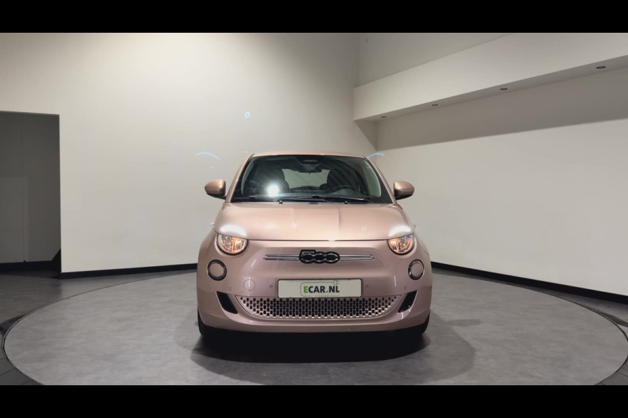 Fiat 500 42 kWh | Apple CarPlay - Android Auto | Stoelen verwarmd | Dodehoek detectie Rijklaar
