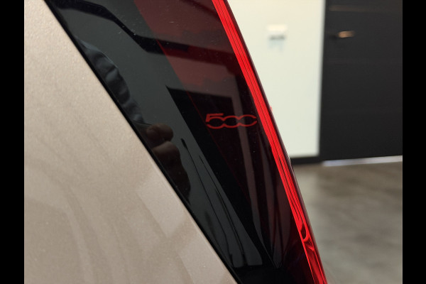Fiat 500 42 kWh | Apple CarPlay - Android Auto | Stoelen verwarmd | Dodehoek detectie Rijklaar