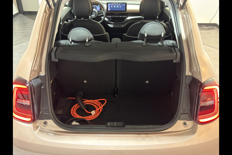 Fiat 500 42 kWh | Apple CarPlay - Android Auto | Stoelen verwarmd | Dodehoek detectie Rijklaar