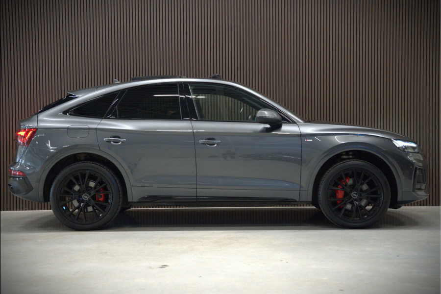 Audi Q5 Sportback 55 TFSI e S edition S-Line | Panoramadak | Stoelverwarming | RS Stoelen | Apple Carplay | Camera | Keyless | Navigatie | Trekhaak | Cruise Control | Memory Seat | Ambiance Verlichting | Matrix LED | SOH 99%