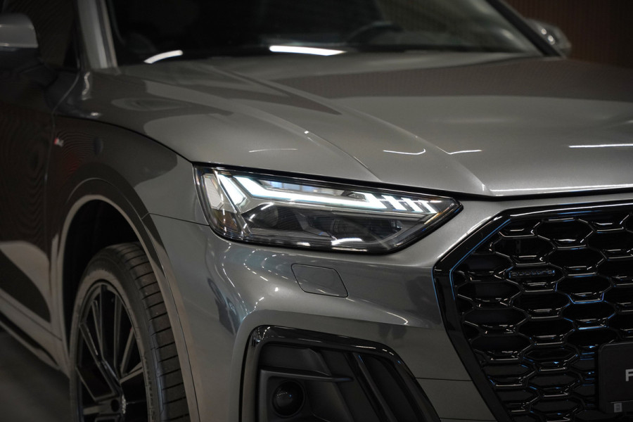 Audi Q5 Sportback 55 TFSI e S edition S-Line | Panoramadak | Stoelverwarming | RS Stoelen | Apple Carplay | Camera | Keyless | Navigatie | Trekhaak | Cruise Control | Memory Seat | Ambiance Verlichting | Matrix LED | SOH 99%