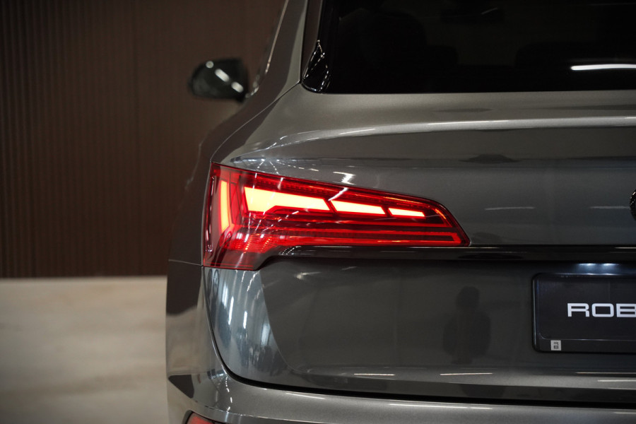 Audi Q5 Sportback 55 TFSI e S edition S-Line | Panoramadak | Stoelverwarming | RS Stoelen | Apple Carplay | Camera | Keyless | Navigatie | Trekhaak | Cruise Control | Memory Seat | Ambiance Verlichting | Matrix LED | SOH 99%