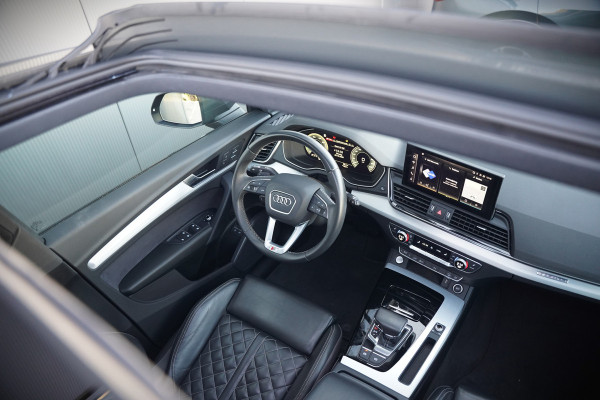 Audi Q5 Sportback 55 TFSI e S edition S-Line | Panoramadak | Stoelverwarming | RS Stoelen | Apple Carplay | Camera | Keyless | Navigatie | Trekhaak | Cruise Control | Memory Seat | Ambiance Verlichting | Matrix LED | SOH 99%
