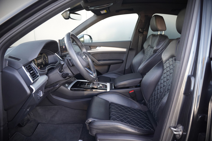 Audi Q5 Sportback 55 TFSI e S edition S-Line | Panoramadak | Stoelverwarming | RS Stoelen | Apple Carplay | Camera | Keyless | Navigatie | Trekhaak | Cruise Control | Memory Seat | Ambiance Verlichting | Matrix LED | SOH 99%