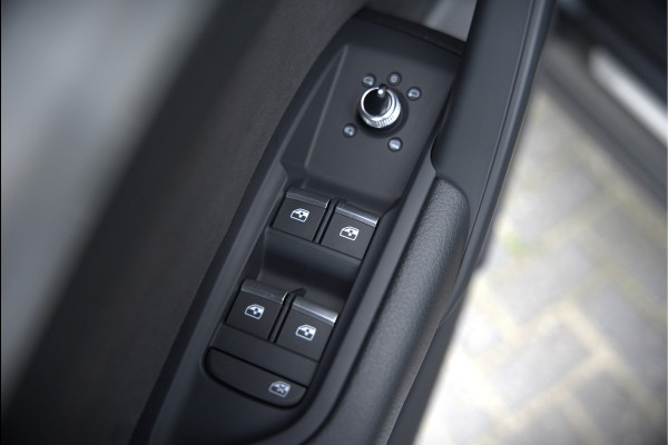 Audi Q5 Sportback 55 TFSI e S edition S-Line | Panoramadak | Stoelverwarming | RS Stoelen | Apple Carplay | Camera | Keyless | Navigatie | Trekhaak | Cruise Control | Memory Seat | Ambiance Verlichting | Matrix LED | SOH 99%