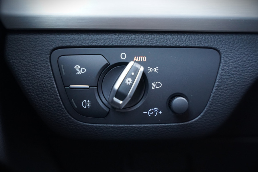 Audi Q5 Sportback 55 TFSI e S edition S-Line | Panoramadak | Stoelverwarming | RS Stoelen | Apple Carplay | Camera | Keyless | Navigatie | Trekhaak | Cruise Control | Memory Seat | Ambiance Verlichting | Matrix LED | SOH 99%