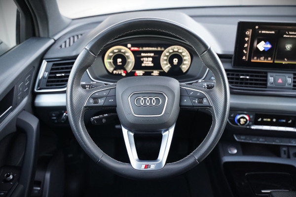 Audi Q5 Sportback 55 TFSI e S edition S-Line | Panoramadak | Stoelverwarming | RS Stoelen | Apple Carplay | Camera | Keyless | Navigatie | Trekhaak | Cruise Control | Memory Seat | Ambiance Verlichting | Matrix LED | SOH 99%
