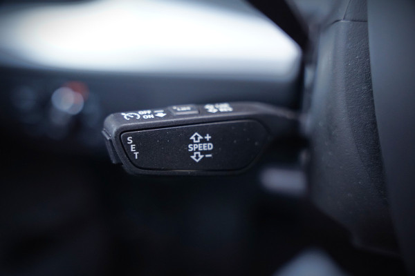 Audi Q5 Sportback 55 TFSI e S edition S-Line | Panoramadak | Stoelverwarming | RS Stoelen | Apple Carplay | Camera | Keyless | Navigatie | Trekhaak | Cruise Control | Memory Seat | Ambiance Verlichting | Matrix LED | SOH 99%