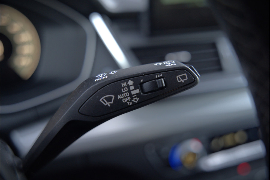 Audi Q5 Sportback 55 TFSI e S edition S-Line | Panoramadak | Stoelverwarming | RS Stoelen | Apple Carplay | Camera | Keyless | Navigatie | Trekhaak | Cruise Control | Memory Seat | Ambiance Verlichting | Matrix LED | SOH 99%