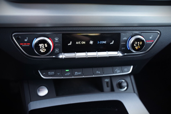 Audi Q5 Sportback 55 TFSI e S edition S-Line | Panoramadak | Stoelverwarming | RS Stoelen | Apple Carplay | Camera | Keyless | Navigatie | Trekhaak | Cruise Control | Memory Seat | Ambiance Verlichting | Matrix LED | SOH 99%