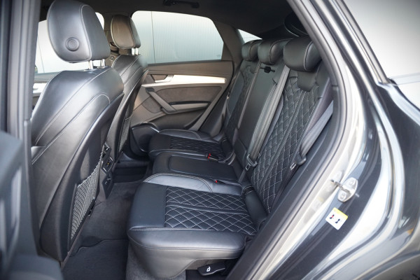 Audi Q5 Sportback 55 TFSI e S edition S-Line | Panoramadak | Stoelverwarming | RS Stoelen | Apple Carplay | Camera | Keyless | Navigatie | Trekhaak | Cruise Control | Memory Seat | Ambiance Verlichting | Matrix LED | SOH 99%