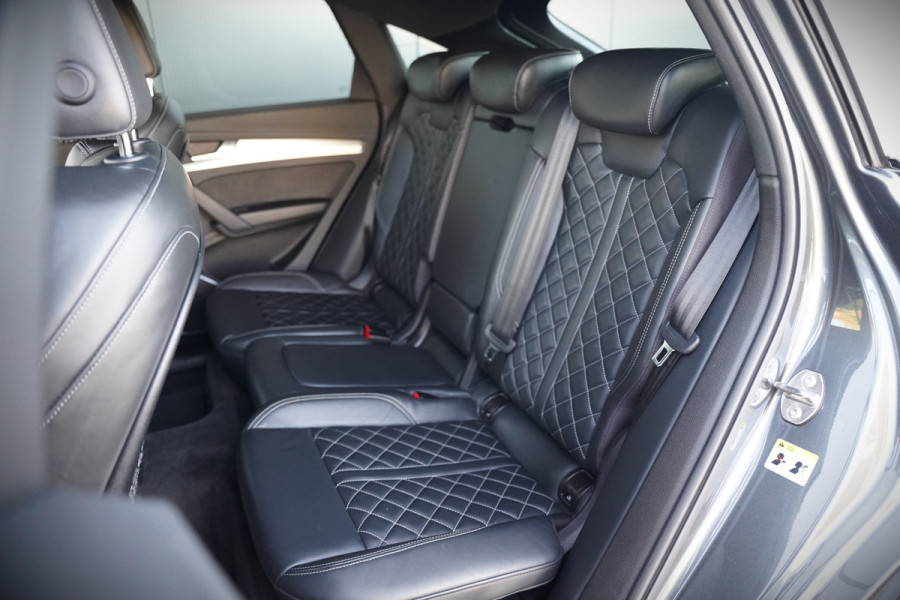Audi Q5 Sportback 55 TFSI e S edition S-Line | Panoramadak | Stoelverwarming | RS Stoelen | Apple Carplay | Camera | Keyless | Navigatie | Trekhaak | Cruise Control | Memory Seat | Ambiance Verlichting | Matrix LED | SOH 99%