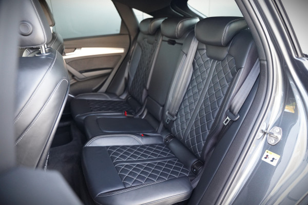 Audi Q5 Sportback 55 TFSI e S edition S-Line | Panoramadak | Stoelverwarming | RS Stoelen | Apple Carplay | Camera | Keyless | Navigatie | Trekhaak | Cruise Control | Memory Seat | Ambiance Verlichting | Matrix LED | SOH 99%