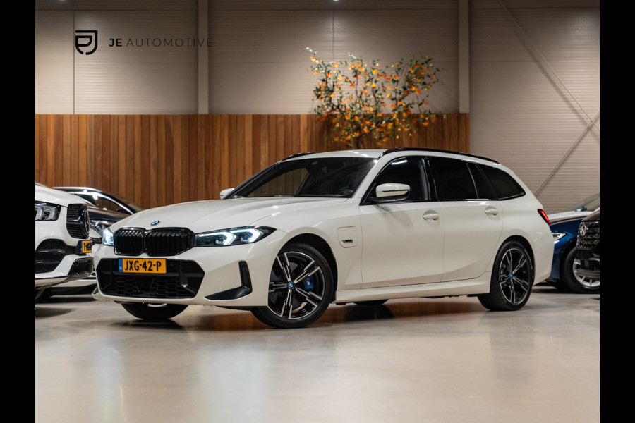 BMW 3 Serie Touring 330e M-Sport 292PK, Facelift, Shadow Line, Wide Screen, Voll Led, Navi, Adaptive Cruise, Voll Onderhoud