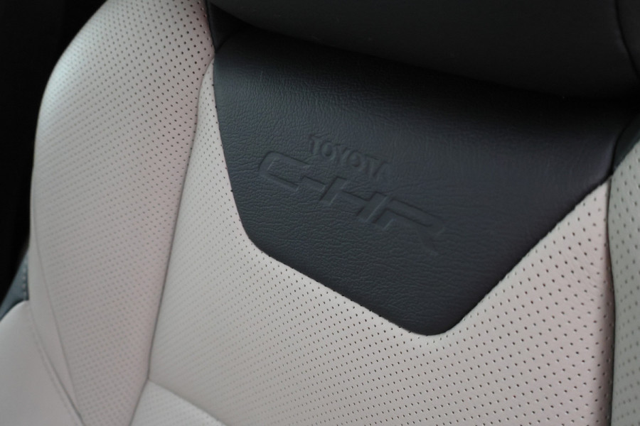 Toyota C-HR 1.8 Hybrid Style Two-Tone, Leer, Apple Carplay, Camera, JBL Sound, ACC, Keyless, 18"