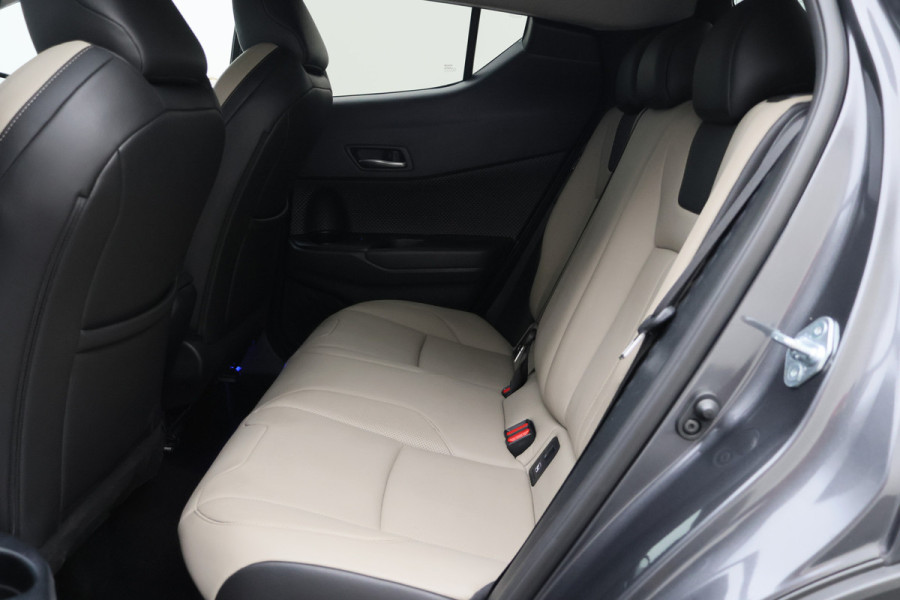 Toyota C-HR 1.8 Hybrid Style Two-Tone, Leer, Apple Carplay, Camera, JBL Sound, ACC, Keyless, 18"