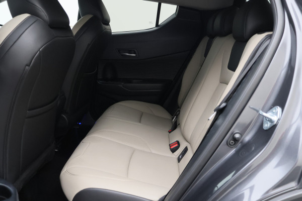 Toyota C-HR 1.8 Hybrid Style Two-Tone, Leer, Apple Carplay, Camera, JBL Sound, ACC, Keyless, 18"