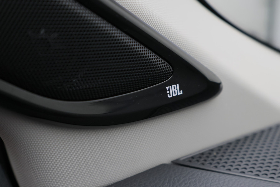 Toyota C-HR 1.8 Hybrid Style Two-Tone, Leer, Apple Carplay, Camera, JBL Sound, ACC, Keyless, 18"