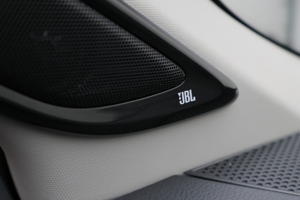 Toyota C-HR 1.8 Hybrid Style Two-Tone, Leer, Apple Carplay, Camera, JBL Sound, ACC, Keyless, 18"