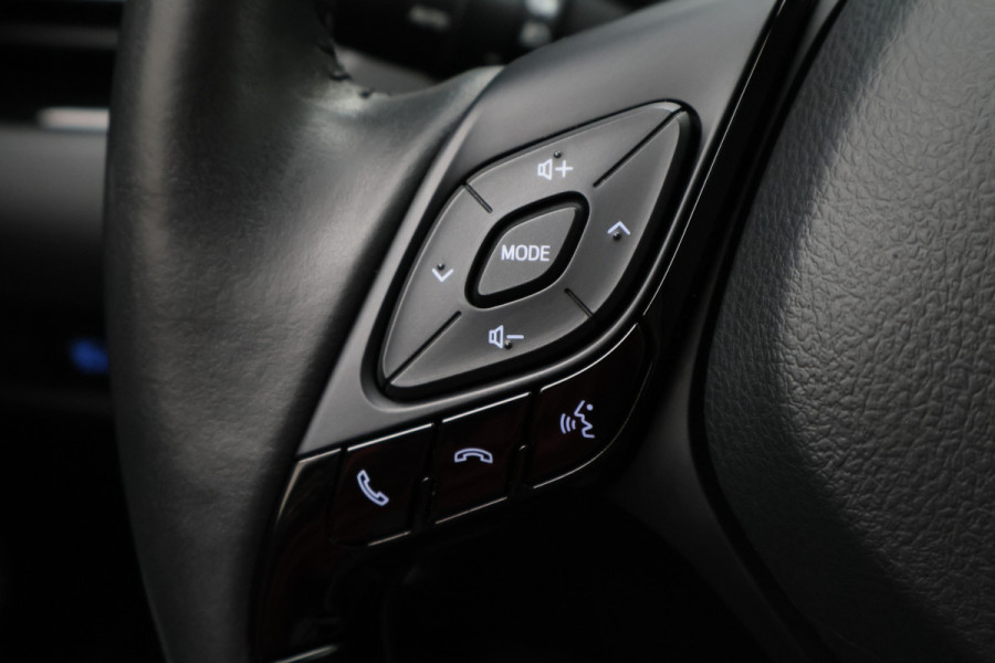 Toyota C-HR 1.8 Hybrid Style Two-Tone, Leer, Apple Carplay, Camera, JBL Sound, ACC, Keyless, 18"
