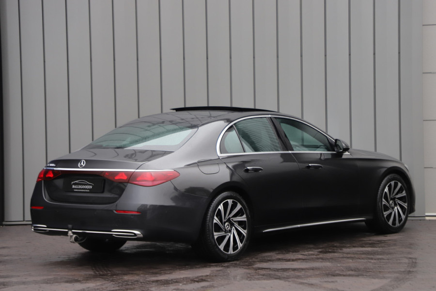 Mercedes-Benz E-Klasse 300e Exclusive Line | 313PK | Hyperscreen | Massage | Achterasbesturing | Luchtvering | Head-up | Burmester 4D | Digital-light.