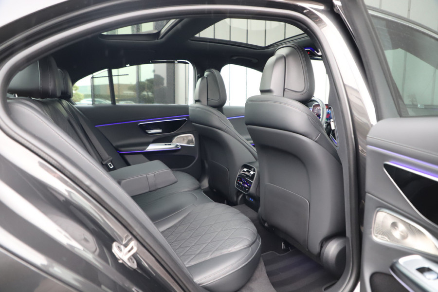 Mercedes-Benz E-Klasse 300e Exclusive Line | 313PK | Hyperscreen | Massage | Achterasbesturing | Luchtvering | Head-up | Burmester 4D | Digital-light.