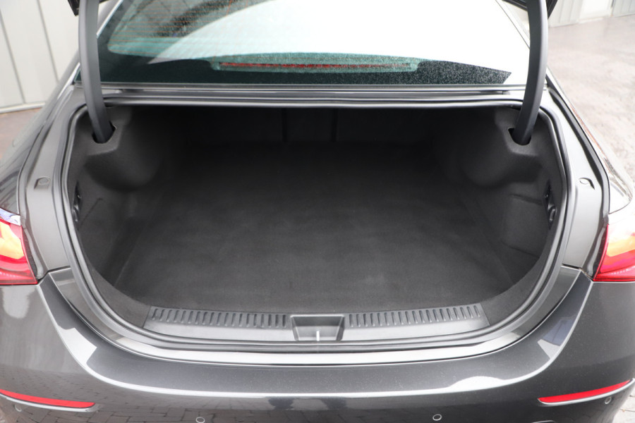Mercedes-Benz E-Klasse 300e Exclusive Line | 313PK | Hyperscreen | Massage | Achterasbesturing | Luchtvering | Head-up | Burmester 4D | Digital-light.