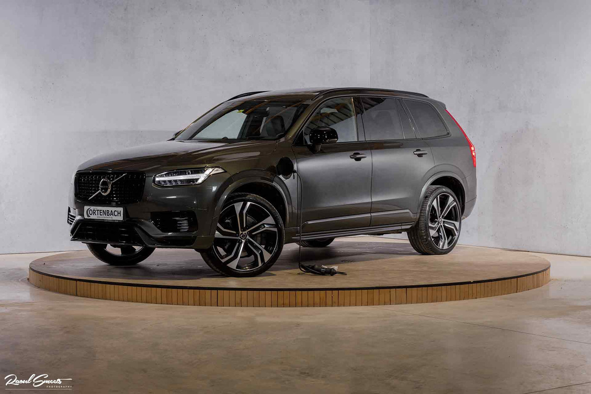 Volvo XC90 2.0 T8 Recharge AWD R-Design | Luchtvering | Bowers&Wilkins | Stoelmassage | verkoeling | Panoramadak | Zwenkbare trekhaak | Blis |