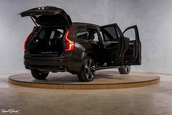 Volvo XC90 2.0 T8 Recharge AWD R-Design | Luchtvering | Bowers&Wilkins | Stoelmassage | verkoeling | Panoramadak | Zwenkbare trekhaak | Blis |