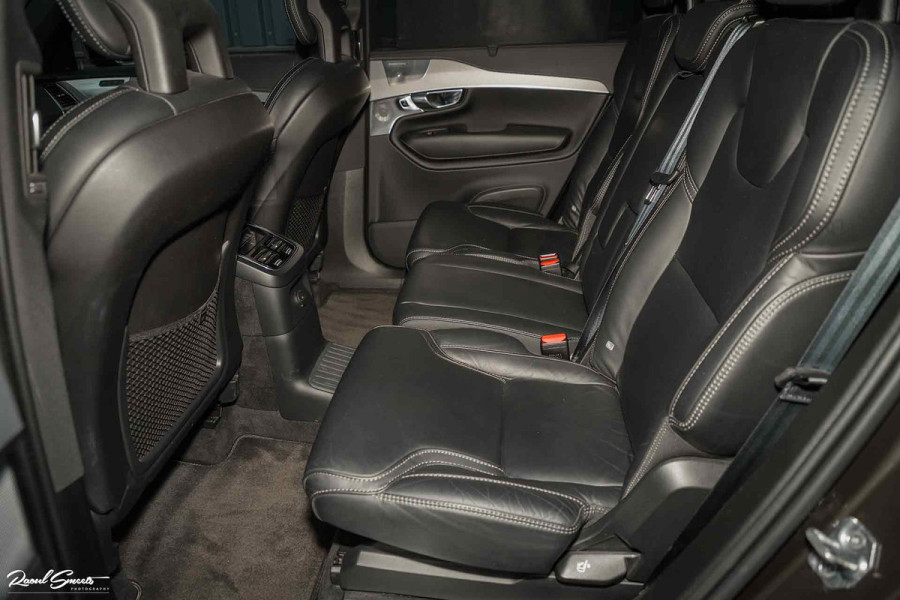 Volvo XC90 2.0 T8 Recharge AWD R-Design | Luchtvering | Bowers&Wilkins | Stoelmassage | verkoeling | Panoramadak | Zwenkbare trekhaak | Blis |