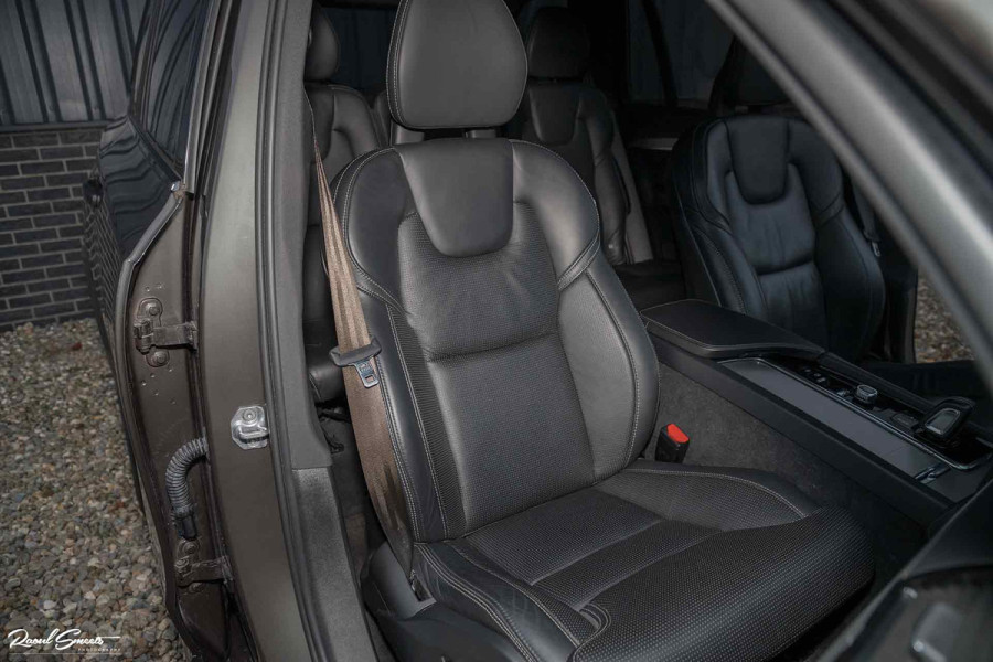 Volvo XC90 2.0 T8 Recharge AWD R-Design | Luchtvering | Bowers&Wilkins | Stoelmassage | verkoeling | Panoramadak | Zwenkbare trekhaak | Blis |