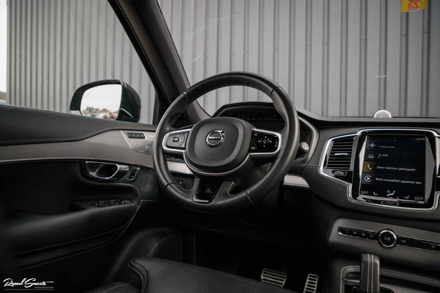 Volvo XC90 2.0 T8 Recharge AWD R-Design | Luchtvering | Bowers&Wilkins | Stoelmassage | verkoeling | Panoramadak | Zwenkbare trekhaak | Blis |