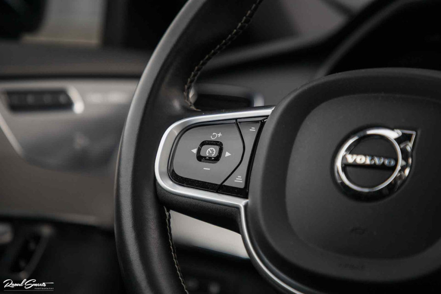 Volvo XC90 2.0 T8 Recharge AWD R-Design | Luchtvering | Bowers&Wilkins | Stoelmassage | verkoeling | Panoramadak | Zwenkbare trekhaak | Blis |