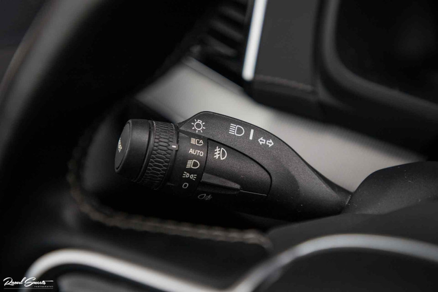 Volvo XC90 2.0 T8 Recharge AWD R-Design | Luchtvering | Bowers&Wilkins | Stoelmassage | verkoeling | Panoramadak | Zwenkbare trekhaak | Blis |