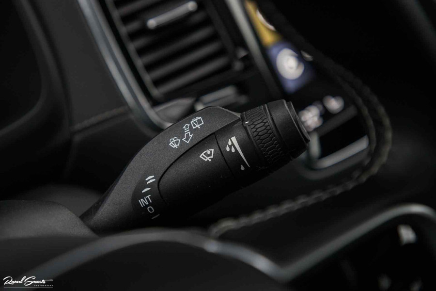 Volvo XC90 2.0 T8 Recharge AWD R-Design | Luchtvering | Bowers&Wilkins | Stoelmassage | verkoeling | Panoramadak | Zwenkbare trekhaak | Blis |