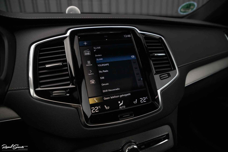 Volvo XC90 2.0 T8 Recharge AWD R-Design | Luchtvering | Bowers&Wilkins | Stoelmassage | verkoeling | Panoramadak | Zwenkbare trekhaak | Blis |