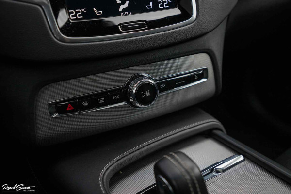 Volvo XC90 2.0 T8 Recharge AWD R-Design | Luchtvering | Bowers&Wilkins | Stoelmassage | verkoeling | Panoramadak | Zwenkbare trekhaak | Blis |