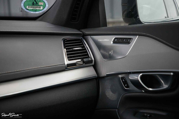 Volvo XC90 2.0 T8 Recharge AWD R-Design | Luchtvering | Bowers&Wilkins | Stoelmassage | verkoeling | Panoramadak | Zwenkbare trekhaak | Blis |